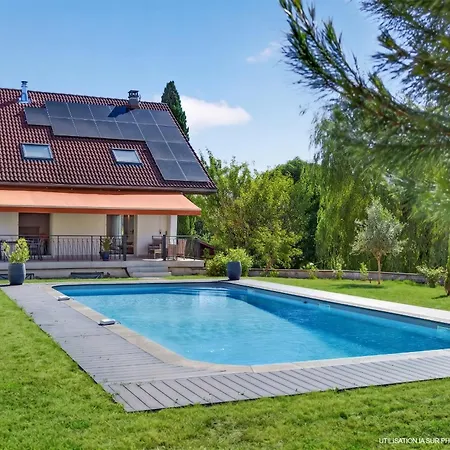 Appartement Aux Pins Bleus - With Private Pool & Close To Switzerland Saint-Genis-Pouilly