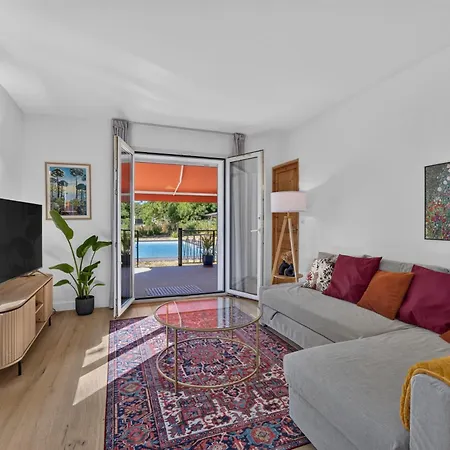 Aux Pins Bleus - With Private Pool & Close To Switzerland Saint-Genis-Pouilly