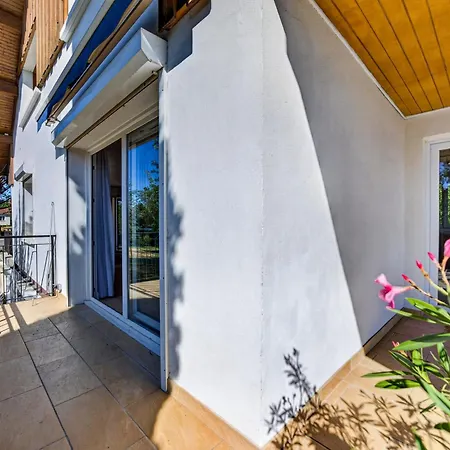 Appartement Aux Pins Bleus - With Private Pool & Close To Switzerland Saint-Genis-Pouilly